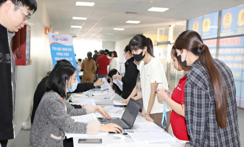 Giờ thứ 9: Khám sức khoẻ miễn phí cho công nhân, người lao động khu công nghiệp