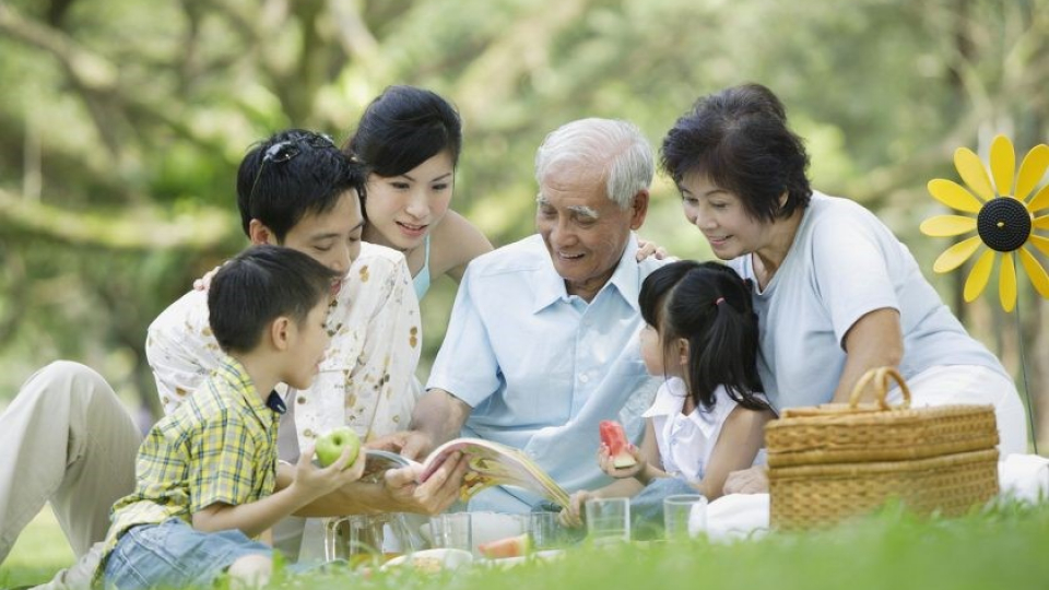 Văn hóa và du lịch: Giữ gìn giá trị truyền thống trong gia đình hiện đại