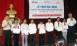 Báo Bắc Ninh- Công ty Bảo hiểm Prudential: Tặng 20 suất học bổng cho các học sinh nghèo vượt khó