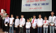 120 học sinh được nhận học bổng “Khuyến học- khuyến tài” năm học 2007-2008