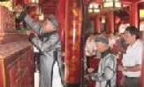 Dâng hương tưởng niệm danh nhân văn hoá Nguyễn Gia Thiều tại văn miếu quốc tử giám, hà nội
