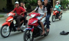 Thực hiện quy định đội mũ bảo hiểm phải chăng đã “nhờn thuốc” ?