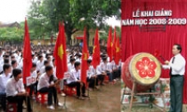 Lãnh đạo tỉnh thăm, chúc mừng thầy trò các trường nhân dịp khai giảng năm học 2008-2009