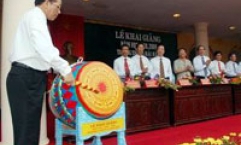 Tổng Bí thư Nông Đức Mạnh: Giáo dục học sinh hội tụ đủ các phẩm chất của con người mới Việt Nam trong thời kỳ công nghiệp hóa-hiện đại hóa 