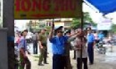 Giải tỏa lấn chiếm hành lang ATGT “Ném đá ao bèo”