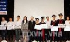 Chủ tịch nước trao giải cho học sinh giỏi