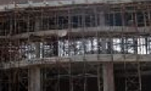 Trên công trình Nhà văn hóa huyện Quế Võ