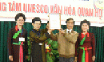 Trung tâm UNESCO Văn hóa Quan họ đón nhận Bằng khen và Kỷ niệm chương của Liên hiệp UNESCO Việt Nam trao tặng