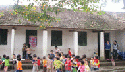 6 năm mòn mỏi đợi trường