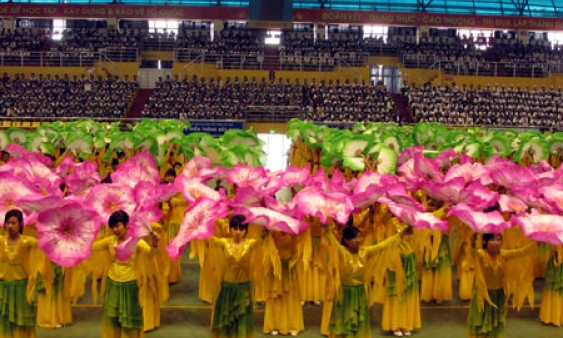 Tô thắm truyền thống quê hương 
