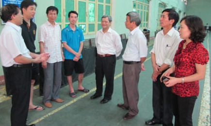 Phó Chủ tịch Thường trực UBND tỉnh Nguyễn Tử Quỳnh thăm, động viên các đội tham gia Hội khỏe Phù Đổng toàn quốc khu vực II