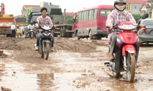QL 38 XUỐNG CẤP GÂY ÙN TẮC GIAO THÔNG