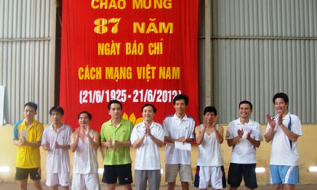Giải đấu thể thao chào mừng Ngày Báo chí Cách mạng Việt Nam 2012