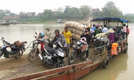 Không mặc áo phao, không được lên đò