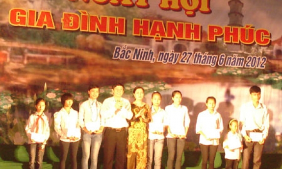 Ngày hội gia đình hạnh phúc tỉnh Bắc Ninh năm 2012: Trao gửi yêu thương