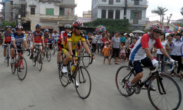 Liên đoàn Môtô-Xe đạp thể thao tỉnh dâng hương tưởng niệm Tổng Bí thư Nguyễn Văn Cừ