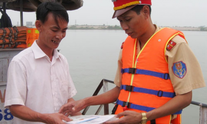 Tăng cường bảo đảm ATGT đường thủy mùa mưa bão
