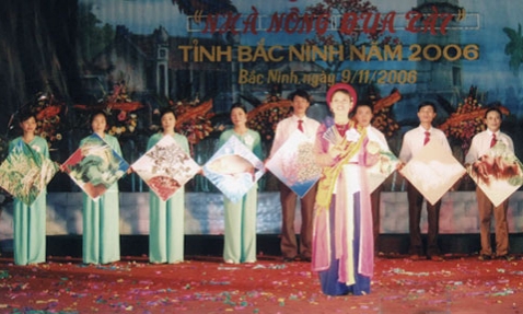Câu lạc bộ văn nghệ xã Việt Hùng