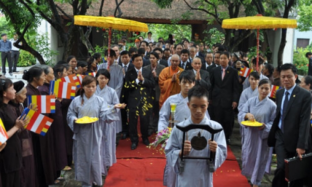 Quốc vương Campuchia Norodom Sihamoni thăm chùa Phật tích (Tiên Du)