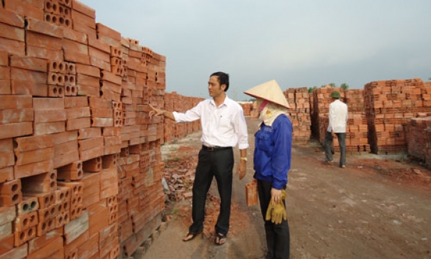 Sức mua giảm - Doanh nghiệp sản xuất gạch gặp khó