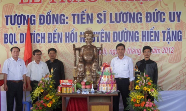 Trao nhận tượng đồng Tiến sỹ Lương Đức Uy