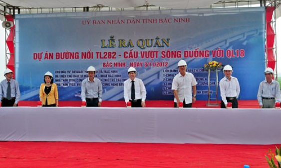 Ra quân thi công cầu vượt sông Đuống
