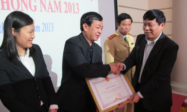 Năm 2013- Phấn đấu giảm 5% - 10% số vụ, số người chết, số người bị thương từ tai nạn giao thông