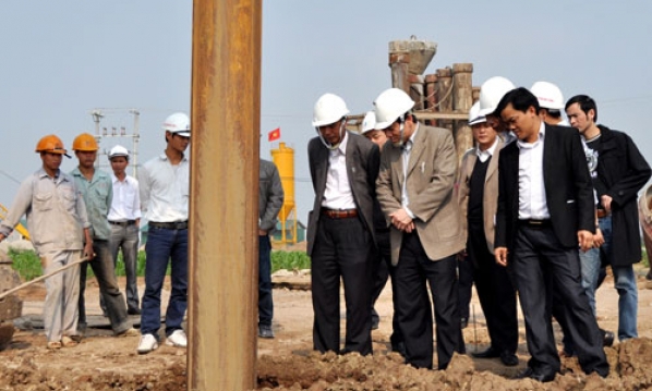 Khuyến khích các nhà thầu rút ngắn thời gian thi công Cầu vượt sông Đuống