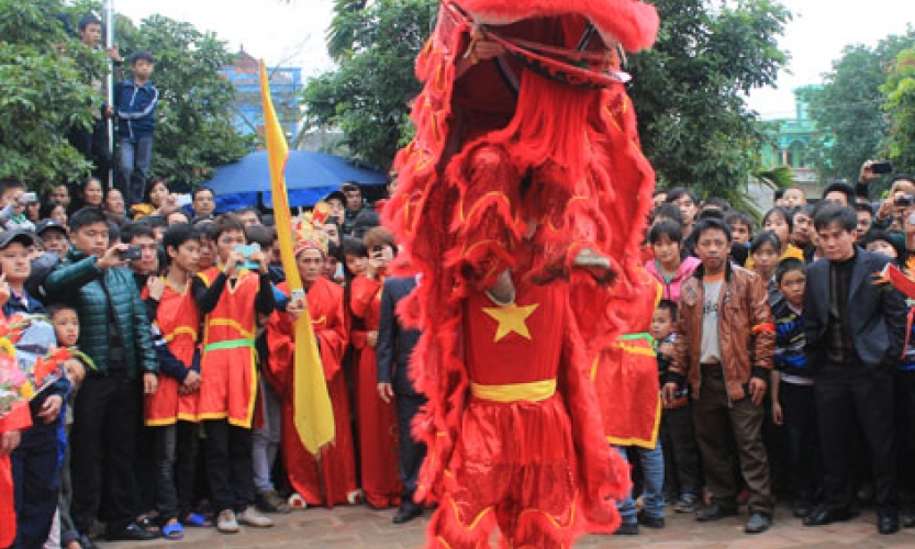Háo hức trảy hội Ném Thượng
