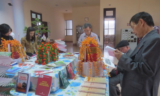 Khai trương phòng đọc sách, báo Xuân Quý Tỵ 2013
