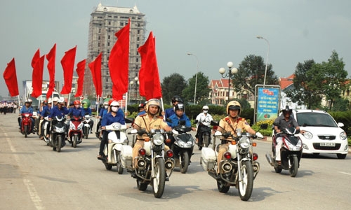 Ngày hội “Thanh niên với văn hóa giao thông” và triển lãnh ảnh an toàn giao thông năm 2013