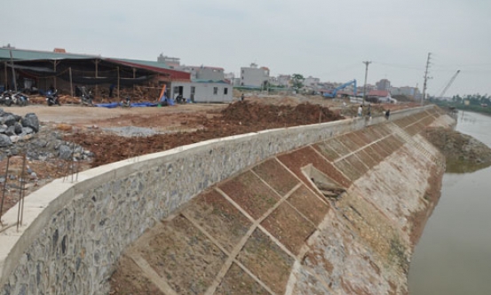 Sự thật chuyện “cắt đê sông Ngũ Huyện Khê xây chợ”?