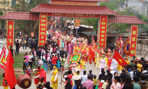 Tự hào con Lạc cháu Hồng