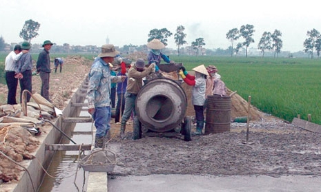 Nông dân Yên Phong xây dựng nông thôn mới