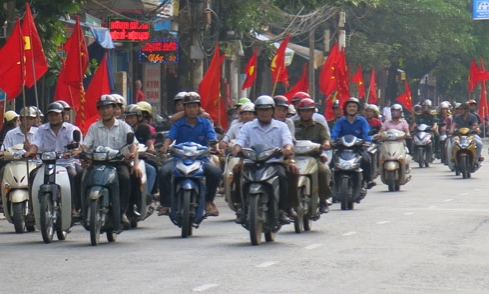 Đồng loạt ra quân hưởng ứng Tháng ATGT năm 2013
