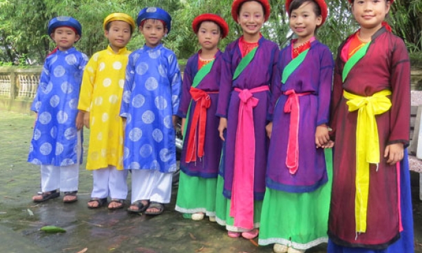 Câu lạc bộ Quan họ măng non Phấn Động