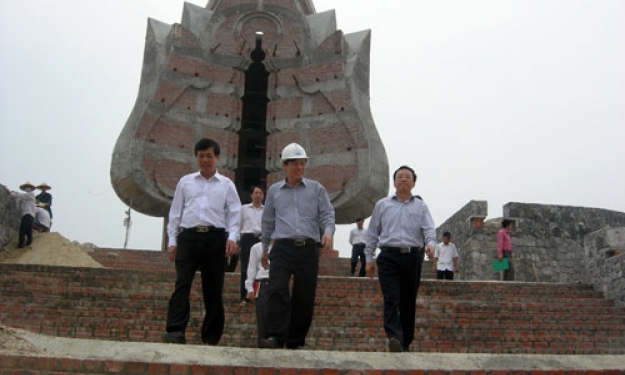 Lãnh đạo UBND tỉnh kiểm tra tiến độ xây dựng Đài tưởng niệm các anh hùng liệt sỹ tỉnh