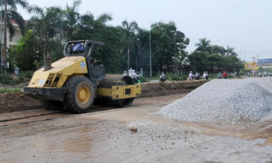 UBND tỉnh bàn giải pháp đẩy nhanh tiến độ thi công Tỉnh lộ 295B