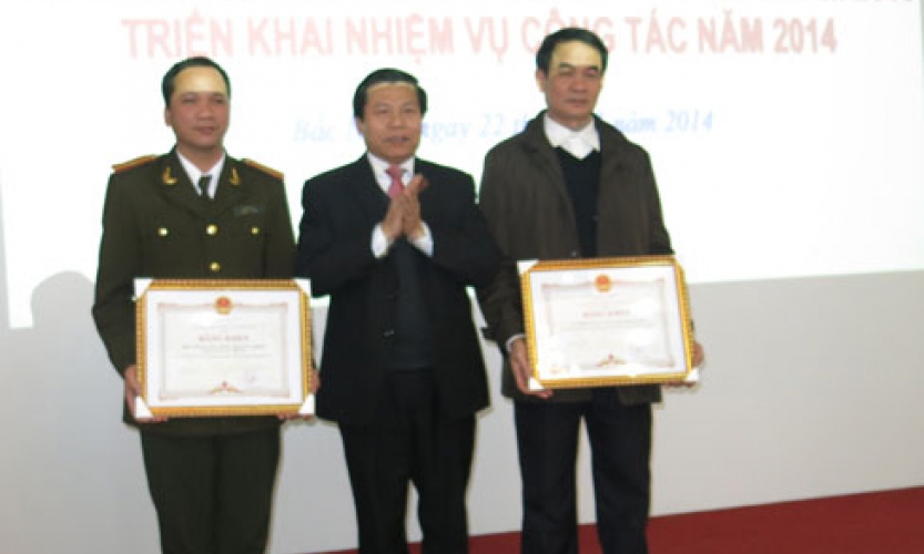 Siết chặt quản lý kinh doanh vận tải và kiểm soát tải trọng phương tiện trong năm 2014