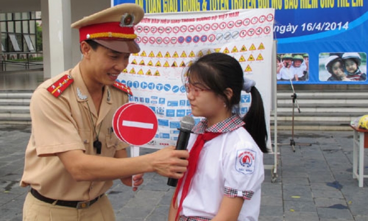 Tuyên truyền an toàn giao thông tại trường Tiểu học Suối Hoa