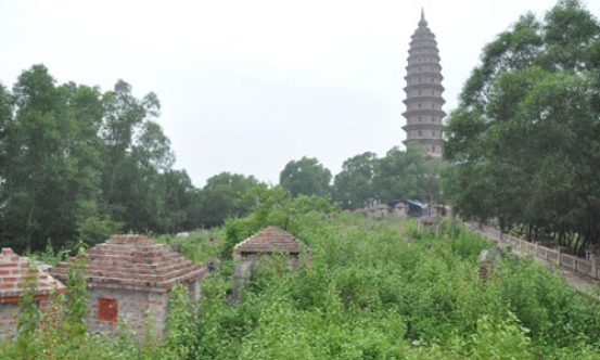 Ngôi mộ lạ trên núi Phật Tích