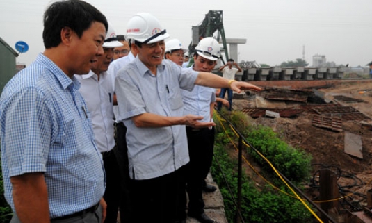 Giao ban tiến độ thi công đường nối Tỉnh lộ 282-Cầu vượt sông Đuống với Quốc lộ 18