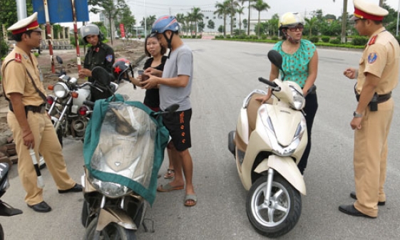 Xử lý dứt điểm tình trạng không đội mũ bảo hiểm khi tham gia giao thông