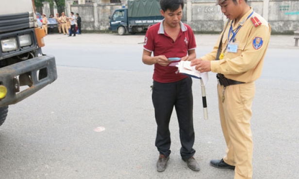 Nhiều chuyển biến qua tháng ATGT