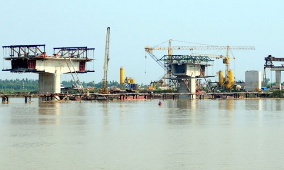Nhộn nhịp công trường xây dựng Cầu vượt sông Đuống 