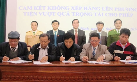 Cam kết không xếp hàng hóa lên phương tiện vượt quá trọng tải cho phép