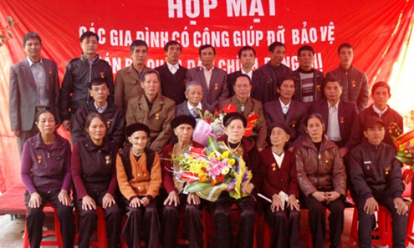 Họp mặt các gia đình có công giúp đỡ, bảo vệ cán bộ cách mạng thời kỳ 1949-1954
