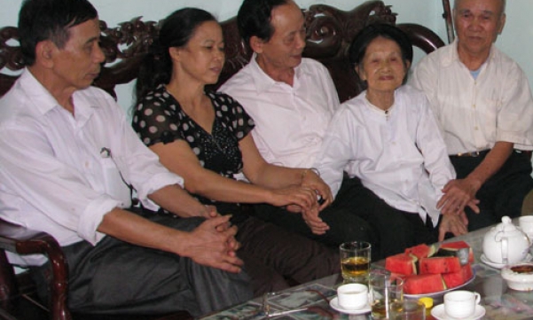 Cảm động nghĩa tình quân-dân sâu nặng