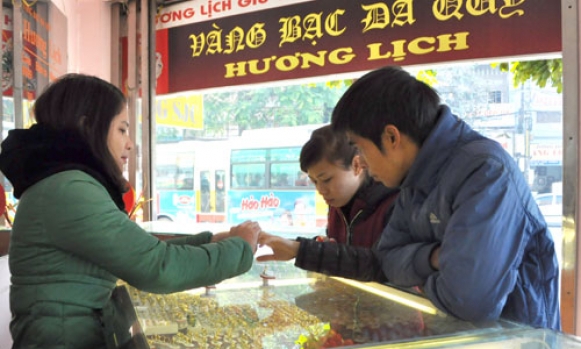 Vàng “trở về đúng tuổi”