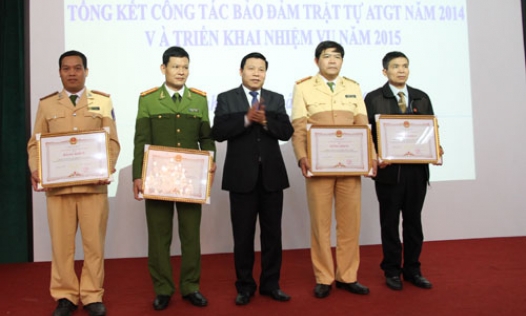 Ban ATGT tỉnh bàn giải pháp bảo đảm trật tự ATGT năm 2015